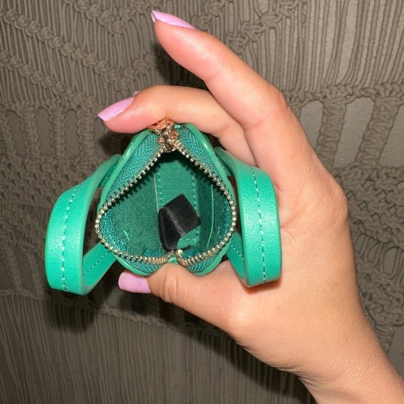 GUESS Keychain - Picture 4 of 6